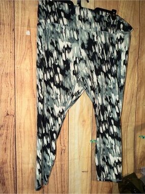 Woman’s Under Armour Plus Size 3XL leggings NWT Fitted High Rise Ankle